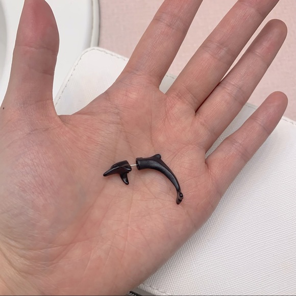 Dolphin Earring (1pc) - Picture 4 of 4